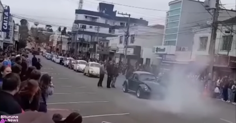 Fusca tem princípio de incêndio durante desfile cívico em São Mateus do Sul