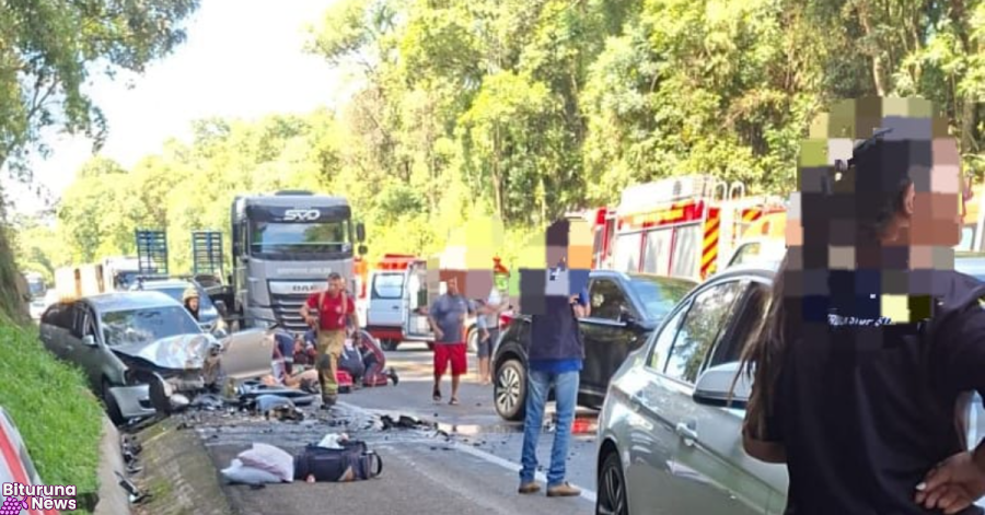 Colisão frontal na Serra do Leão, em União da Vitória, deixa cinco pessoas feridas