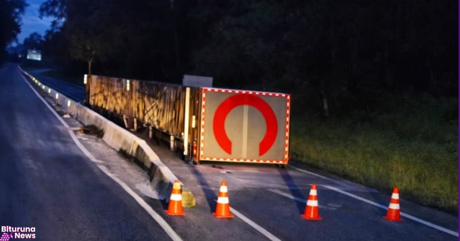 Carreta tomba após colisão no trevo de Paulo Frontin na BR-476