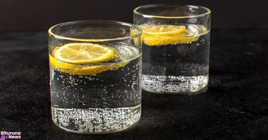 Água com gás aumenta a pressão e é “veneno”? Médicos explicam o que é mito e o que é verdade