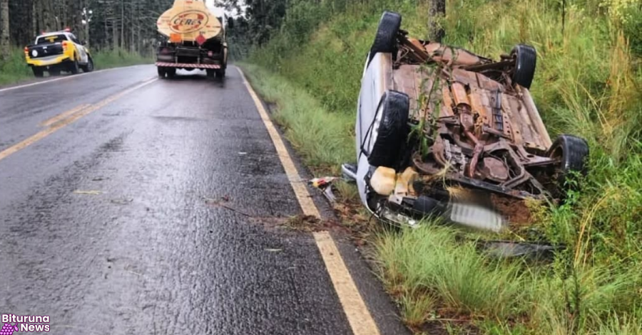 Carro capotado é encontrado abandonado na PR-170 em General Carneiro