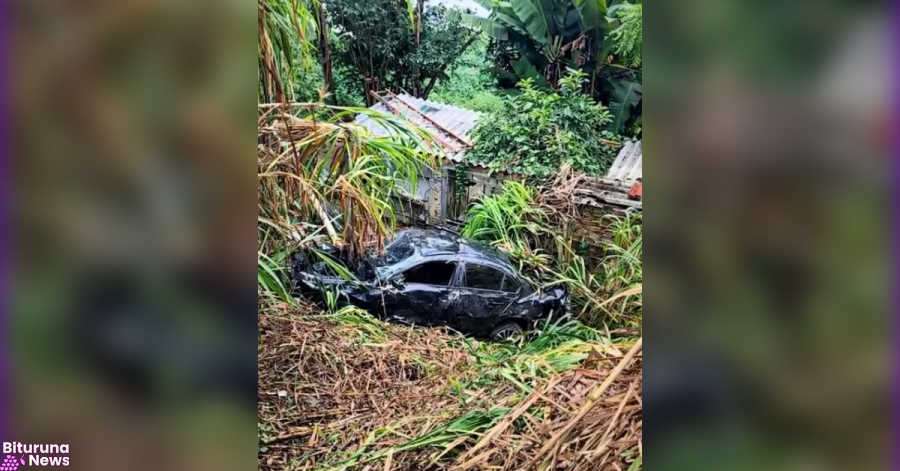 Carro desce barranco, atravessa muro e para encostado em casa na PR-446, entre União e Porto Vitória