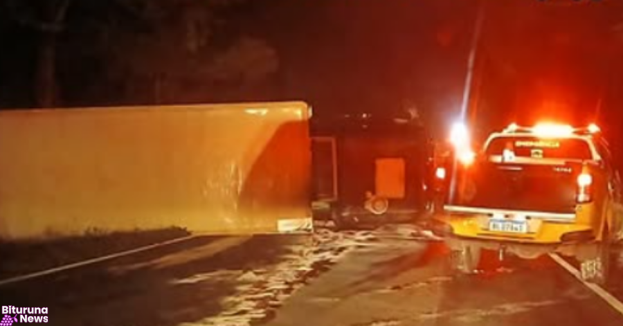 Na divisa entre Bituruna e General Carneiro, carga tomba e interdita parte da PR-170