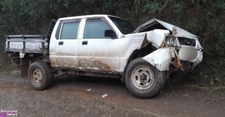 Caminhonete furtada em Cruz Machado é encontrada com frente destruída horas depois
