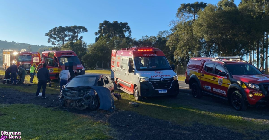 Colisão entre dois carros e caminhão deixa quatro feridos na BR-280, em Irineópolis