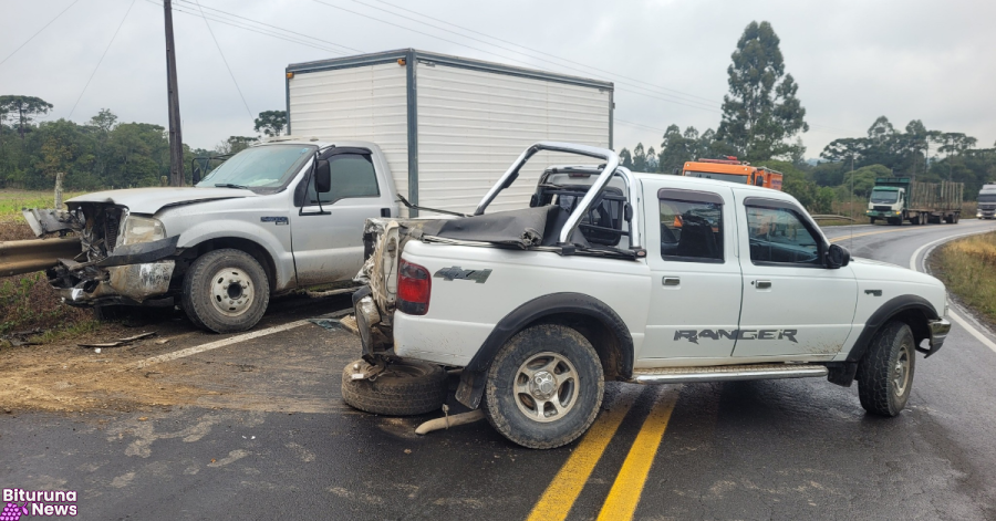 Colisão entre caminhonete e caminhão deixa ferido na BR-153, em Mallet