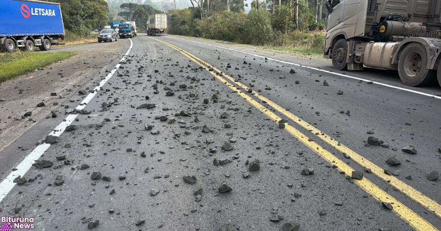 Pedregulhos na pista da BR-476 exigem atenção redobrada de motoristas