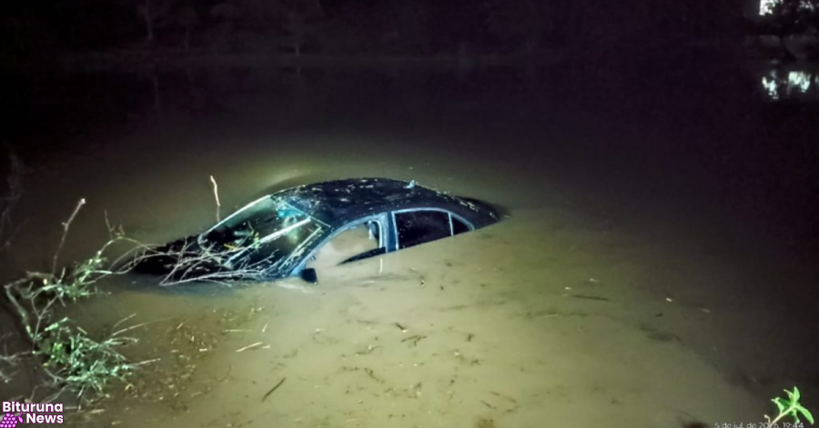 Confraternização termina com carro dentro de açude e prisão por embriaguez em Prudentópolis