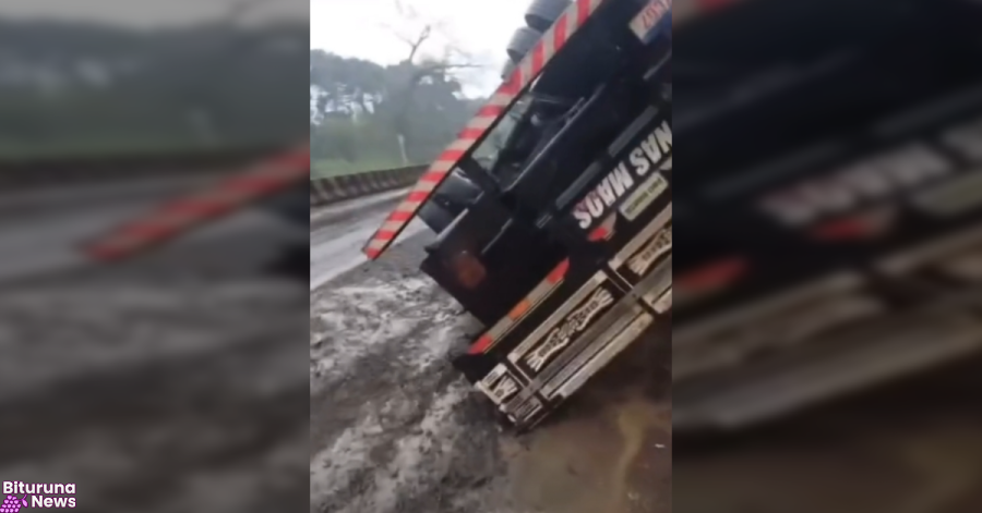 Caminhão tomba na mureta do trevo de acesso a Paulo Frontin; motorista sai ileso