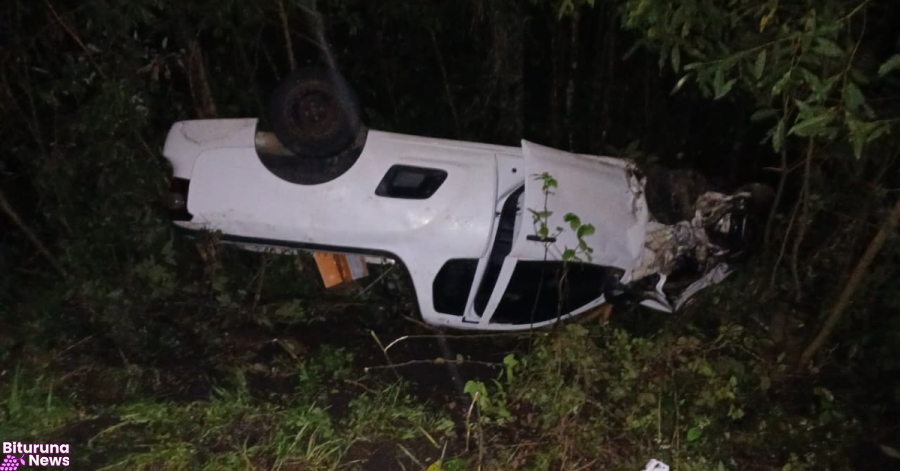 Idoso fica ferido após Montana invadir pista contrária e capotar na BR-153, em União da Vitória