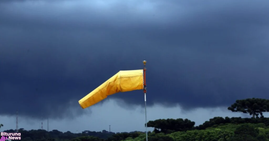 Paraná tem risco de tornados nesta sexta, chuva no sábado e frio no domingo; reunião emergencial alinha resposta