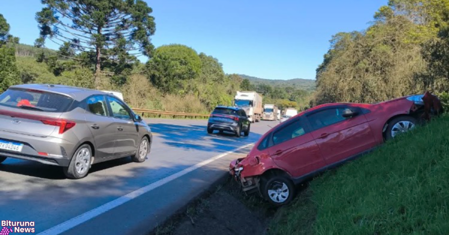 Idosa fica ferida após batida entre veículos na BR-153, em General Carneiro