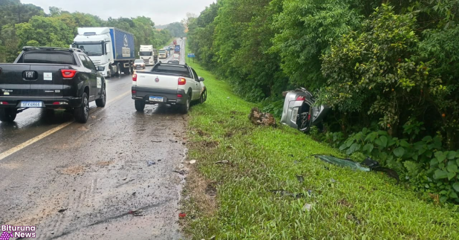 Colisão entre três veículos na BR-277 em Irati termina com um morto e uma pessoa ferida gravemente